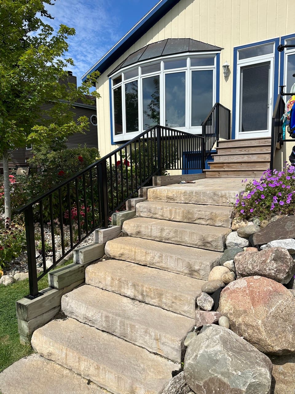Lakehouse Picket Railing